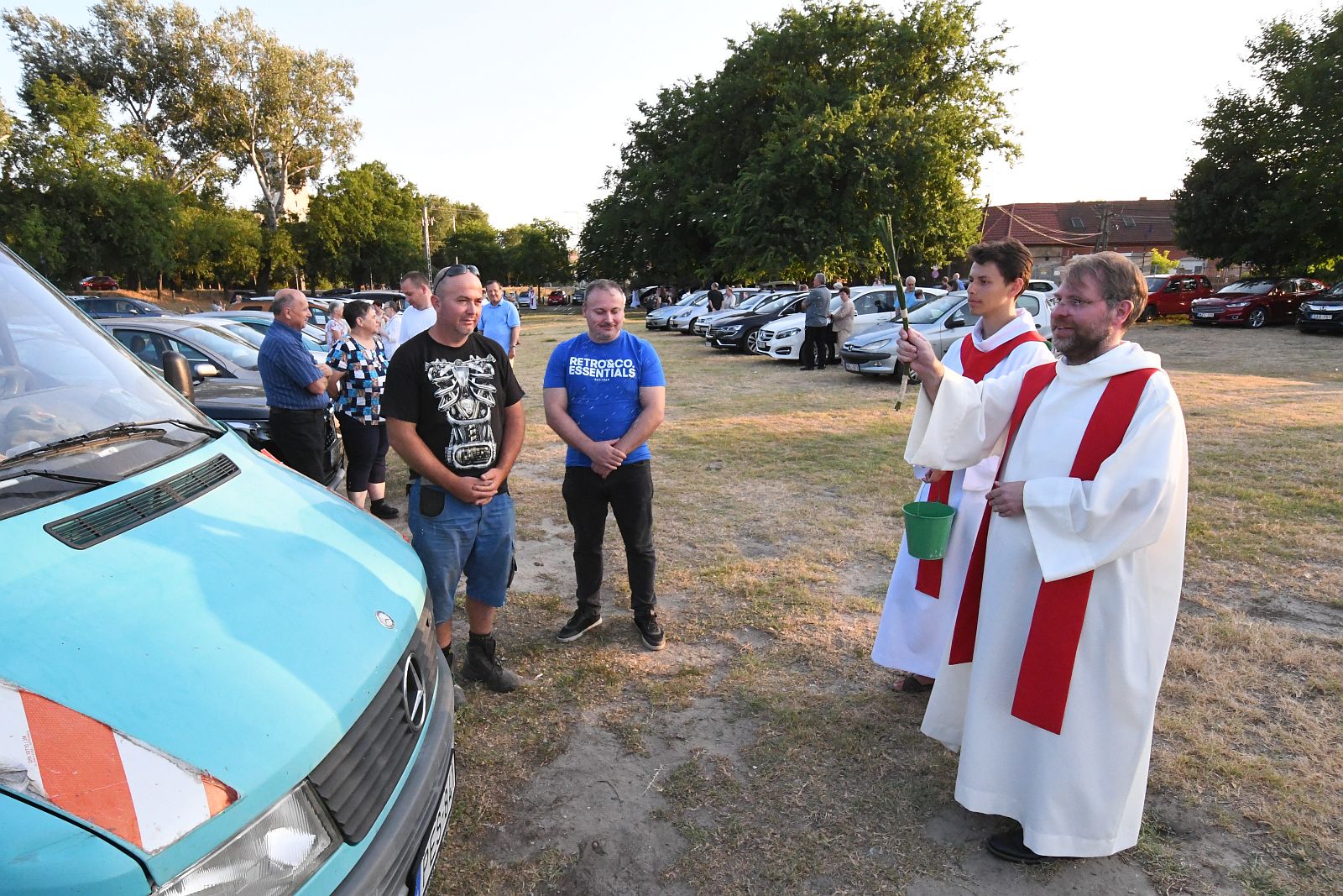 Így áldották meg az autókat Szent Kristóf ünnepén Fehérváron